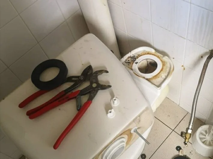 Gc-plomberie - Dépannage et débouchage - WC 2