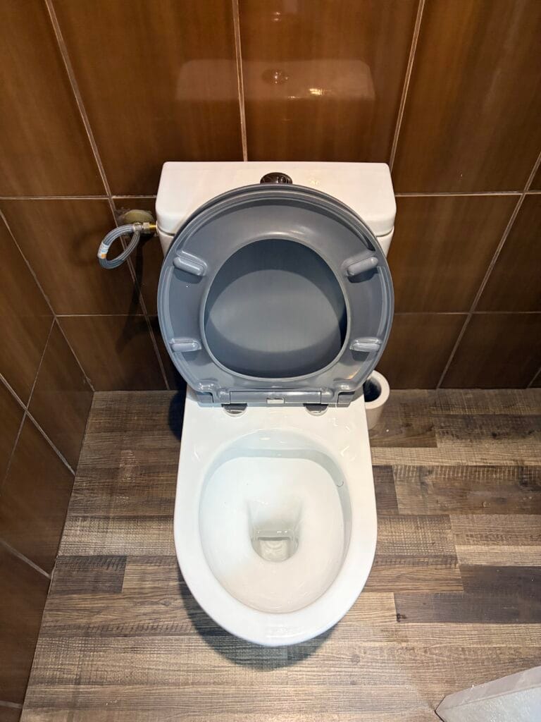 Après remplacement du flotteur de WC à Marseille 13013
