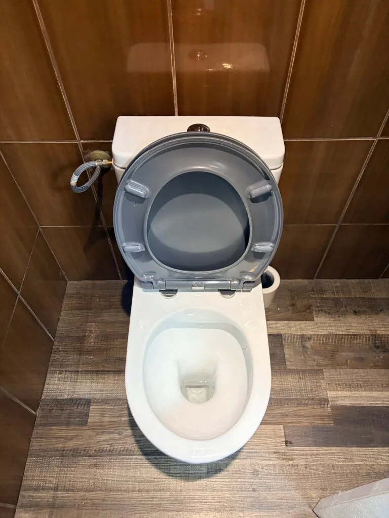 Après remplacement du flotteur de WC à Marseille 13013