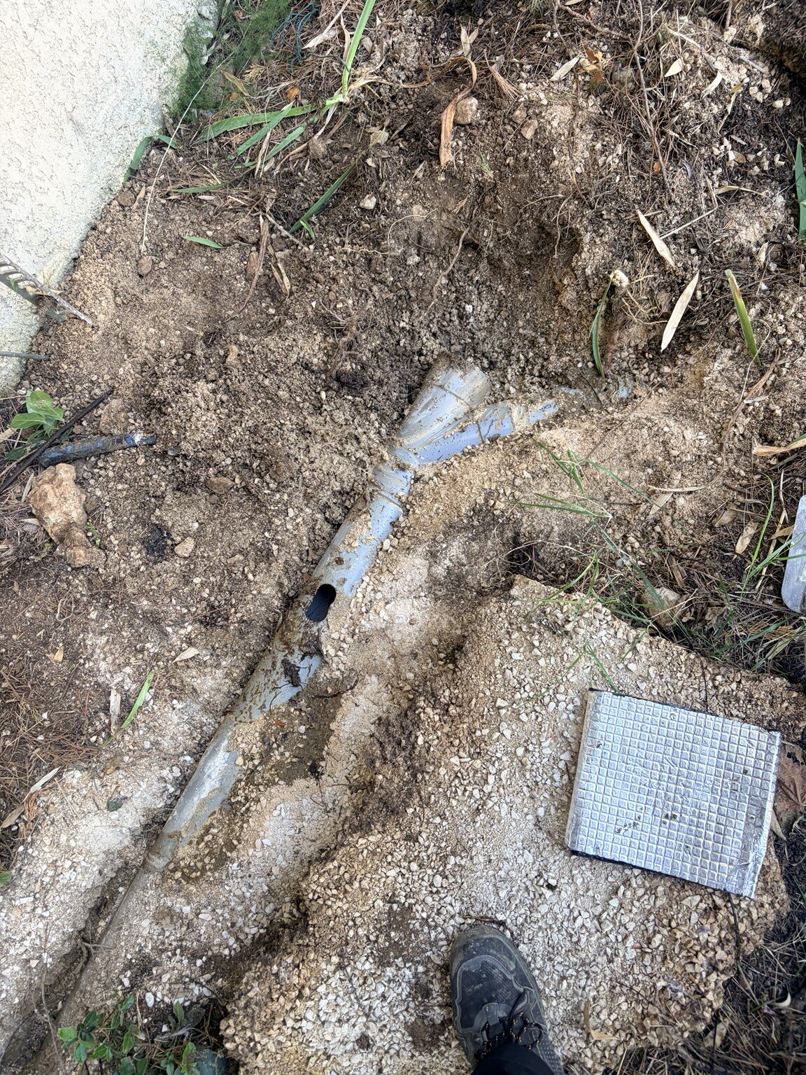 Canalisation d’évacuation enterrée découverte à Marseille 13011