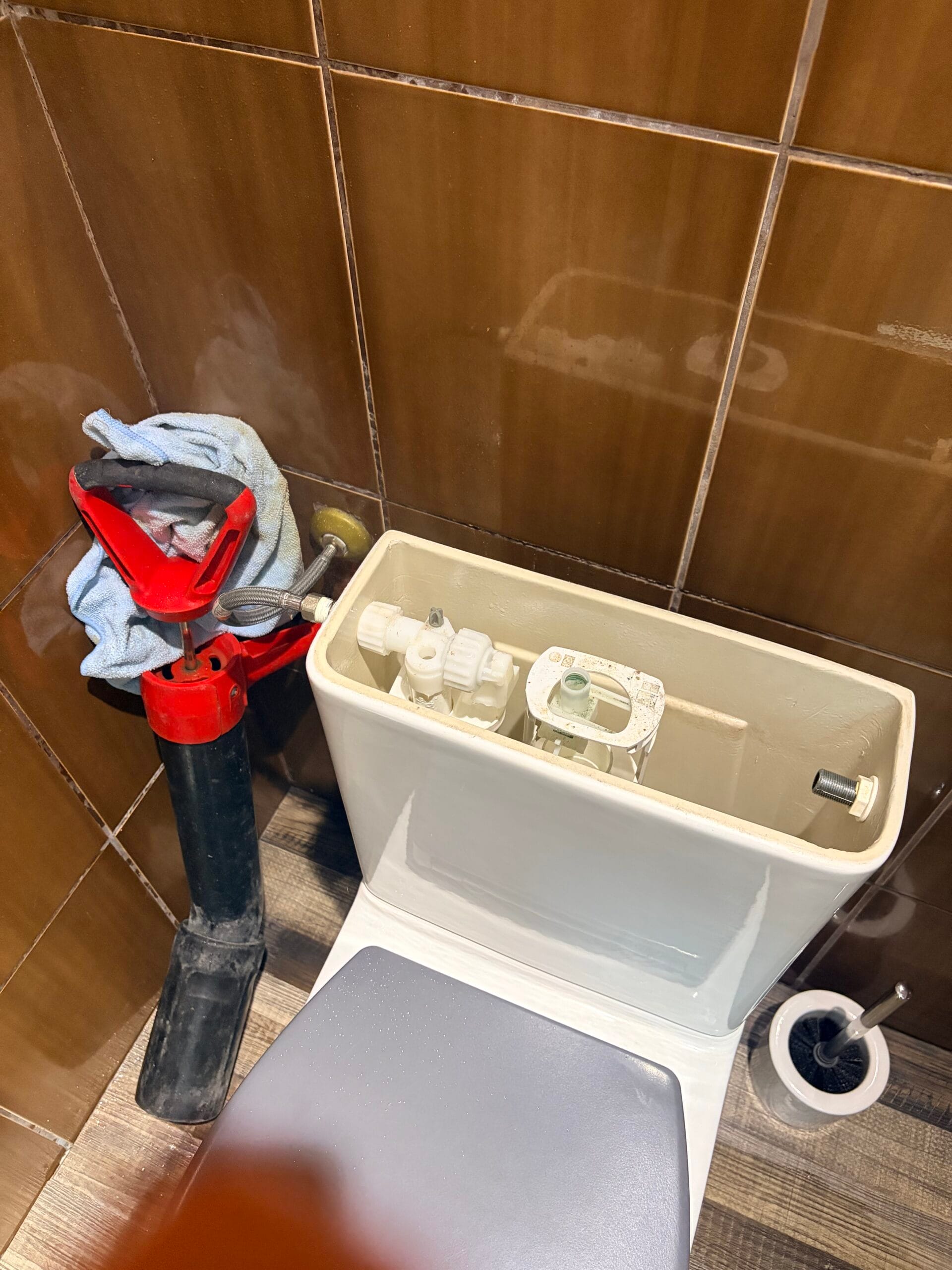 Remplacement flotteur WC à Marseille 13013 par GC Plomberie